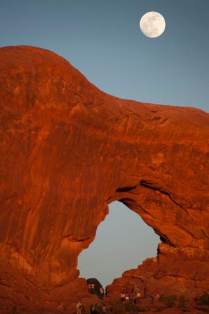 moonrise at arches national park