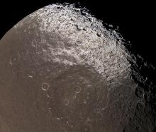 Saturn's two-toned moon, Iapetus